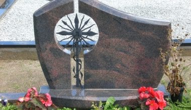 Памятники в сочетании с изделиями кузнеца - 1